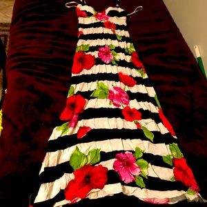 Long floral dress, BEAUTIFUL! Brand-B.Darlin Size-S